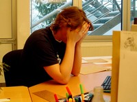 ほとんどどんな仕事場にも気が散ってしまうものがあります。たとえば、同僚、ソーシャルネットワーク、電子メールなどです。なかには、お子さんに仕事の邪魔をされる人もいるでしょう。