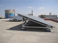 設置された太陽光発電システム（写真：昭和シェル石油）