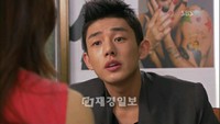 最近、韓国SBSドラマ『ファッション王』の主人公カン・ヨンゴル（ユ・アイン演）のオフィスの壁に貼ってあるポスターが話題になった。