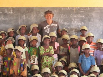 ディーゼル(DIESEL)より、アフリカの貧困解決のための活動を支援するチャリティTシャツが登場