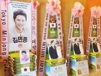 韓国SBS新週末ドラマ『紳士の品格』に出演するキム・ミンジョン、キム・ハヌル、CNBLUE（シーエヌブルー）のイ・ジョンヒョンなどが1.56トンの米花輪を寄付した。写真＝ドリーミー