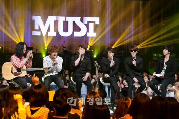 落ち着きのある抒情的な音楽を披露してきたNell（ネル）が、予想とは裏腹に溌溂とした魅力の少女時代を好きだと明かして注目されている。