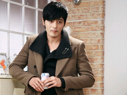 俳優チャン・ドンゴンが、カンヌ映画祭招待と12年ぶりのドラマ復帰で注目を集めている。写真=ファエンダムピックチォス
