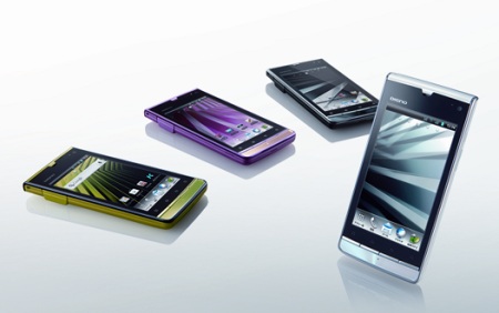 PHSと3Gの2種類の通信方式に対応した国内初のAndroid搭載スマートフォン「DIGNO DUAL WX04K」（画像：京セラ）