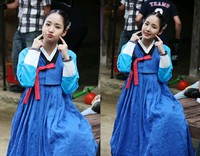 女優パク・ミニョンが26日に初放送された韓国の週末特別ドラマ『Dr.JIN』の撮影現場で見せた、可愛らしい‘愛嬌ポーズ’が話題を呼んでいる。写真=キングコングエンターテイメント