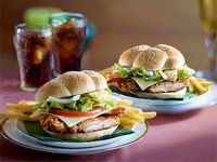 新メニュー「ビッグチキン／トマトビッグチキン」イメージ（画像：日本マクドナルド）