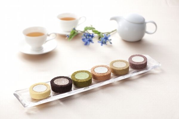 「スペシャルミニロールケーキ（6個入り）」盛り付け例（写真：ローソン）