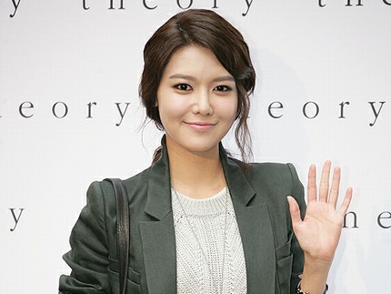 6月6日からユン・ドヒョンと少女時代のスヨンが新 MCとして、韓国SBS『真夜中のTV芸能』に新しい風を吹き込む予定だ。