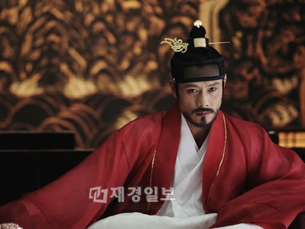 韓国を代表する人気俳優イ・ビョンホンの初の時代劇映画のタイトルが『光海、王になった男』に確定されたと伝えられファンの期待が高まっている。