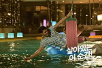 “80億ウォンのCFキング”俳優キム・スヒョンが、美女たちと一緒に夏休みを楽しむ姿が公開され、ファンの熱い注目を集めている。 “80億ウォンのCFキング”俳優キム・スヒョンが、美女たちと一緒に夏休みを楽しむ姿が公開され、ファンの熱い注目を集めている。