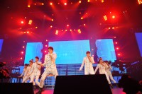 INFINITEが2月25、26日に東京国際フォーラムで開催した日本2回目のライブ映像がDVD『2012 INFINITE CONCERT 「SECOND INVASION」 in JAPAN』として8月1日に発売される。写真はライブ中のINFINITE（C）2012 Will-Be Inc.