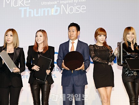 第三世代インテルCoreプロセッサーが搭載されたウルトラブックの製品発表会に参加する2NE1