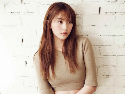 KARA最年少メンバーのカン・ジヨンが清純な顔の下に隠されたボリューム感あふれるボディを披露した。