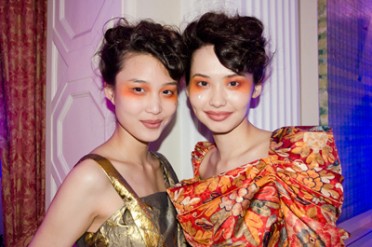 ヴィヴィアン・ウエストウッドのショー＆布袋寅泰のライブで盛り上がった、エリザベス二世女王即位60周年イベント