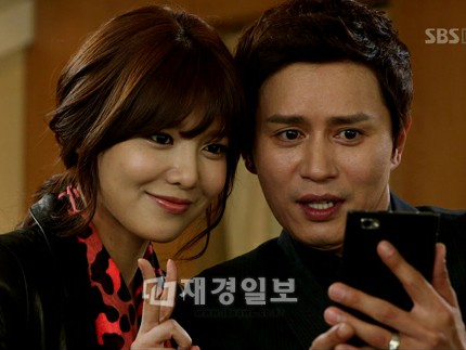 9日に放送された韓国SBSドラマ『紳士の品格』第5話に、ガールズグループ「少女時代」のスヨンが本人役で特別出演し、話題を集めた。