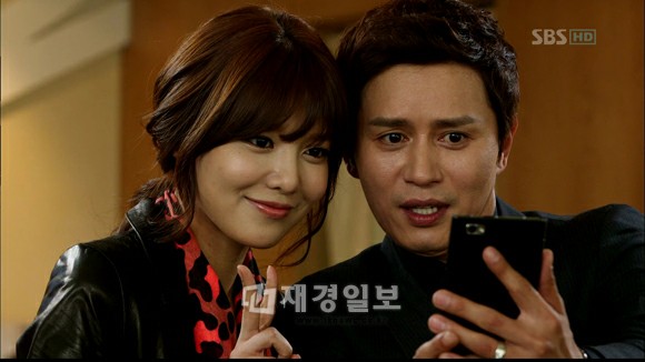 9日に放送された韓国SBSドラマ『紳士の品格』第5話に、ガールズグループ「少女時代」のスヨンが本人役で特別出演し、話題を集めた。