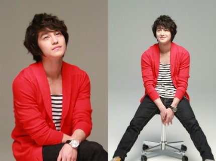 中華圏の雑誌『メンズ ウノ(men's uno)』6月号の表紙を飾った韓国の俳優キム・ボムの撮影時のオフショット写真が公開され、話題を呼んでいる。写真=キングコングエンターテイメント