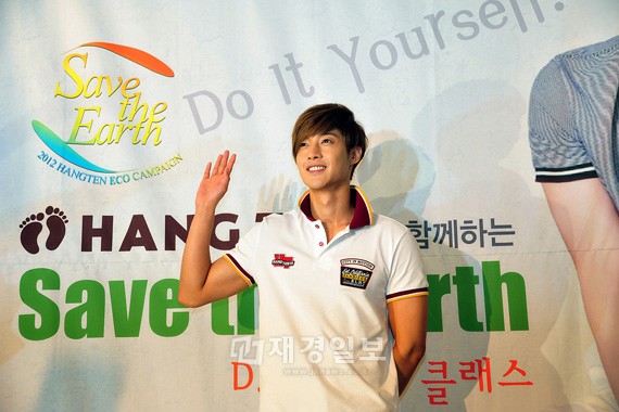 韓流スターSS501（ダブルエス501）リーダーのキム・ヒョンジュンが、環境保護に乗り出した。