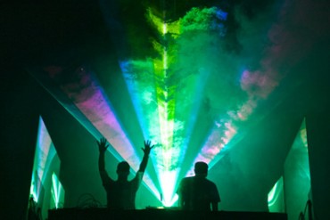 ケミカル・ ブラザーズが参戦した日本最大のビーチパーティー「BIG BEACH FESTIVAL」