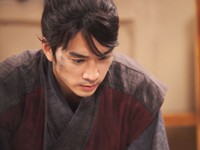 韓国MBC特別企画『Dr.JIN』(脚本：ハン・ジフン/ 演出・ハン・ヒ)で、火災からペニシリンを守るために、パク・ミニョンが炎の中に飛び込んだ。