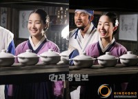 女優パク・ミニョンがドラマ『Dr. JIN』の撮影ビハインドカットで見せた、眠気と疲労も吹き飛ぶ明るい笑顔が注目を集めている。写真=キングコングエンターテイメント 女優パク・ミニョンがドラマ『Dr. JIN』の撮影ビハインドカットで見せた、眠気と疲労も吹き飛ぶ明るい笑顔が注目を集めている。写真=キングコングエンターテイメント