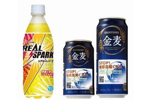 CO2排出権付商品の「リアルスパーク500ml」と「金麦STOP！地球温暖CAN」（画像：ローソン）