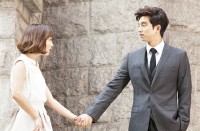 結婚式シーズン真っ盛りの中、KBS 2TVで放送中のラブコメディー『ビッグ』（脚本：ホン・ジョンウン、ホン・ミラン/演出：チ・ビョンヒョン、キム・ソンユン/製作：ボンファクトリー）のコン・ユ＆イ・ミンジョンが、結婚式ファッションのお手本を披露し、話題を集めている。