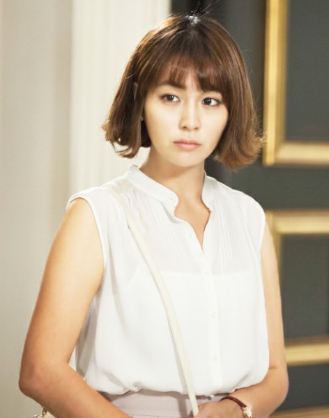 結婚式シーズン真っ盛りの中、KBS 2TVで放送中のラブコメディー『ビッグ』（脚本：ホン・ジョンウン、ホン・ミラン/演出：チ・ビョンヒョン、キム・ソンユン/製作：ボンファクトリー）のコン・ユ＆イ・ミンジョンが、結婚式ファッションのお手本を披露し、話題を集めている。