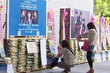 JYJのキム・ジュンス、パク・ユチョン、キム・ジェジュンが、これまでドリーミーに積み立てられていたドリーミー米23トンを寄付し注目を集めている。写真＝ドリーミー