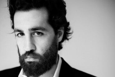 若手の注目株、ウミット・ベナンが手掛けるトラサルディ2013年春夏メンズコレクションをライブ配信