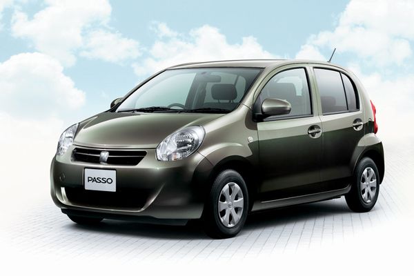 特別仕様車1.0X“Kutsurogi”2WD(ヒスイパールメタリック)<オプション装着車>(画像:トヨタ自動車) 特別仕様車1.0X“Kutsurogi”2WD(ヒスイパールメタリック)<オプション装着車>(画像:トヨタ自動車)