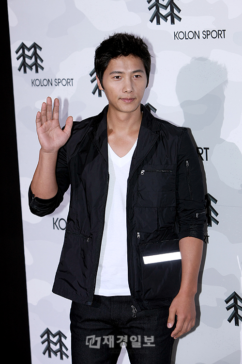 コオロンスポーツの秋冬ファッションショー(10) イ・サンウ