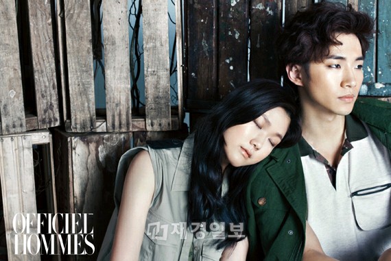 ファッション誌「L'OFFICIEL-HOMMES（ロフィシェルオム）」7月号のグラビア撮影に2PMのジュノがモデルとして参加した。2PMのメンバーが各自選んだ曲で構成された「2PMメンバーズセレクションアルバム」発売後1カ月ぶりだ。
