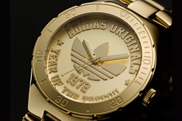 アディダスの三つ葉ロゴ「トレフォイル」生誕40周年記念の世界500本限定ウォッチ