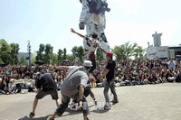 4日、日本で2ndシングルアルバム「HEAT」をリリースした韓国歌手のキム・ヒョンジュン（SS501のリーダー）は、同日の午後1時頃、東京お台場の潮風公園でゲリラコンサートを開催した。写真＝キーイースト