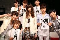 人気アイドルINFINITE（インフィニット）がモデルのソン・ギョンアとの人脈を立証する写真を公開し、話題になっている。写真＝INFINITE ウヒョンのツイッター