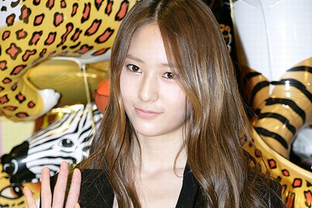 f(x) （エフエックス）クリスタルが「自分はありふれた顔」という発言で“あきれ発言芸能人”の仲間入りを果たした。