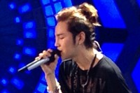 俳優チャン・グンソクが単独出演した中国最高の人気バラエティ番組、湖南衛星TV「快楽大本営」のチャン・グンソク特集が、本放送後の5月29日夜10時（現地時間）のゴールデンタイムに再放送されるという異例の事態が起こった。