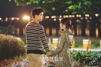 コン・ユが再びロマンチックなシーンを演出して女性視聴者たちの心をときめかせている。写真 =ボンペクトリム