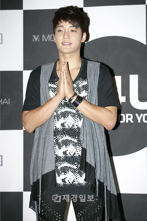 愛の分かち合いコンサート2、キム・ジヌらが集う(15) キム・ジヌ