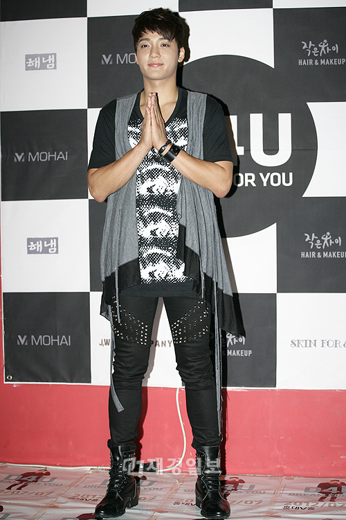 愛の分かち合いコンサート2、キム・ジヌらが集う(14) キム・ジヌ