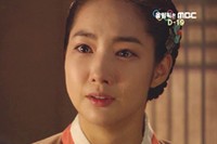 8日に放送された韓国MBCドラマ『Dr.JIN』第14話では、ヨンレ（パク・ミニョン）がジン・ヒョク（ソン・スンホン）に乳がんであることを告げられた。
