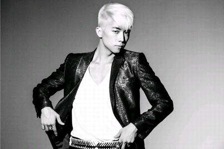 先日ソロ歌手としてデビューした2PMのウヨンは、最近行われた韓国KBS 2TV『ハッピートゥギャザー・シーズン3』の収録で、ガールズグループアイドル3人にアタックされた事があると告白した。