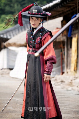 ドラマ『Dr.JIN』では、 キム・ジェジュン（JYJ）に次々と試練が襲い掛かり、視聴者たちを悲しみに陥れている。写真 =イギムプロダクション