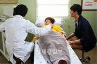 お腹の中の赤ちゃんの父親が自分だということを知ったテガン（イ・ジャンウ）。これまですれ違いばかりだったジアン（キム・ソナ）ともお互いの心を確認し合い熱いキスを交わすと、いそいそとパパになる準備をし始める。写真=キム·ジョンハクプロダクション