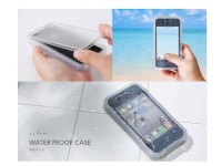トレードワークスが20日に発売予定のiPhone 4/4S専用の防水ケース「防水ケース for iPhone 4/4S」。IPX5（あらゆる方向から噴流水を受けても内部に有害な影響がない）、IPX7（水深1mへ30分間水没させても内部に浸水がない）に適合した防水性能を持つ。