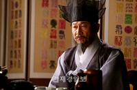韓国MBC週末ドラマ『Dr.JIN』で、似ているようで違うキム・ウンス、キム・ジェジュン（JYJ）親子が注目を集めている。写真 =イギムプロダクション