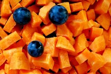 諺などでおなじみですが、あなたの肩の上で競い合っている天使と悪魔にはさまれて「害があるわけじゃないし、食べればいいんだよ」と一方がささやけば、「ダイエットしてるんじゃなかったの？」ともう一方が指摘する・・・そのあいだで格闘するかわりに、生産性を上げるために食べるようにしたらどうでしょうか。