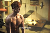 カン・ジファンが映画『チャ刑事』の日本プレミアム試写会出席ため、7月14日に韓国を出国する。