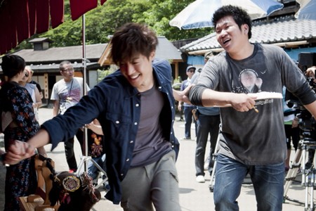 SS501のキム・ヒョンジュンとチョン・ユミ主演のドラマ『都市征伐』（演出：ヤン・ユンホ、脚本：ファン・ジュハ）は10日、日光のエンターテイメントカルチャーパーク「日光江戸村」での撮影の様子を公開した。